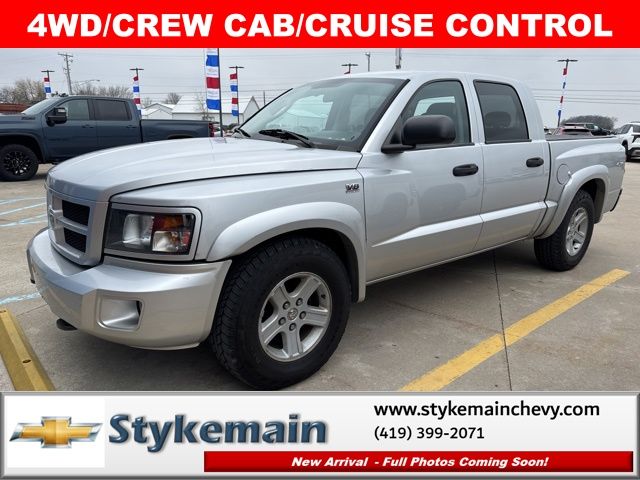 Bright Silver Metallic Clearcoat 2011 RAM Dakota 5-Speed Automatic