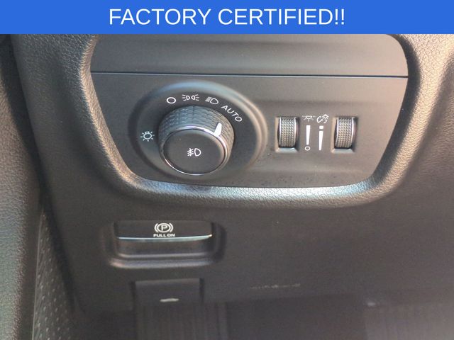 Used 2023 Silver Jeep Limited image 18