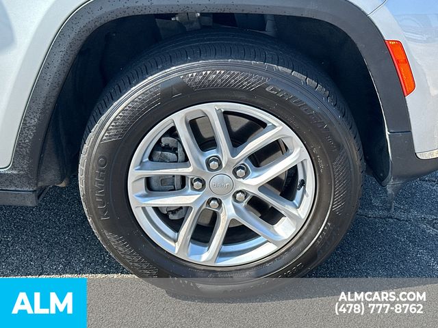 Used 2021 Silver Jeep Laredo image 14