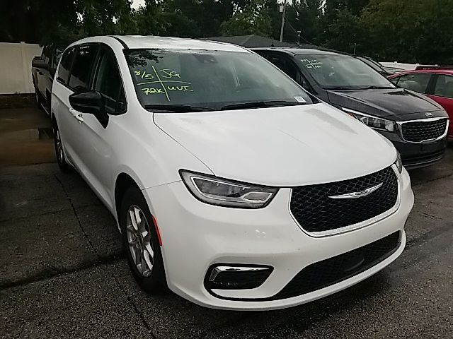 Used 2024 Chrysler Pacifica Van