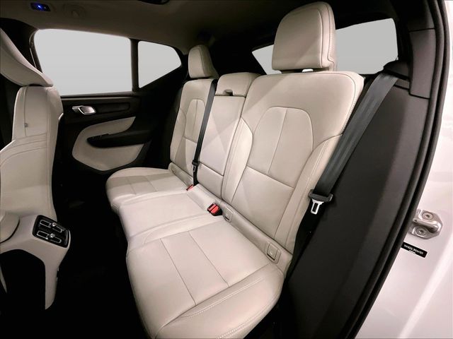 2021 Volvo XC40 T5 Inscription White at Sutliff Volkswagen