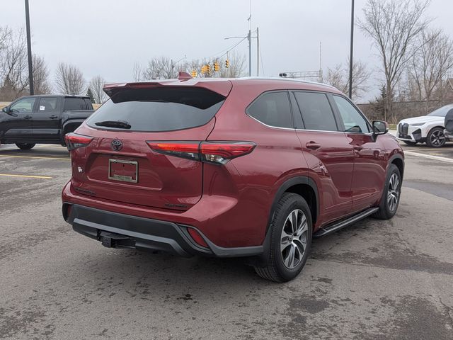 2022 Toyota Highlander - Image 5