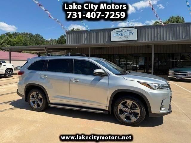 Celestial Silver Metallic 2017 Toyota Highlander SUV / Crossover All-Wheel Drive 8-Speed Automatic