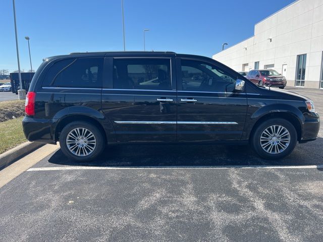 Used 2014 Chrysler Town and Country Touring-L 4D Passenger Van