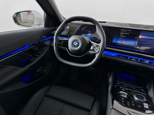 2025 BMW i5 xDrive40 24