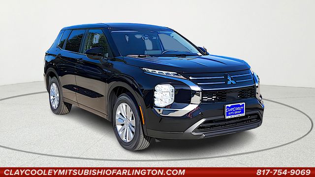 2026 Mitsubishi Outlander ES FWD's photo