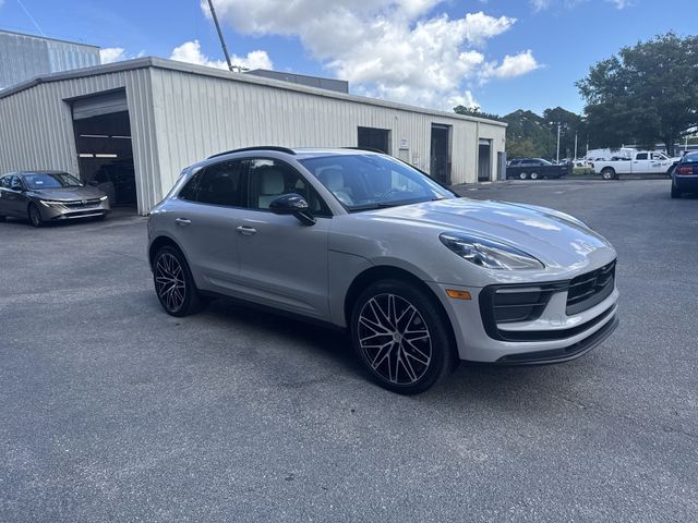 Used 2025  Porsche Base image 3