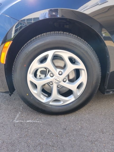 Used 2023 Black Chrysler Limited image 6