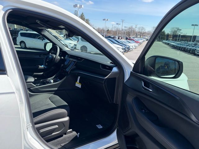 new 2026 Jeep Grand Cherokee car, priced at $42,089