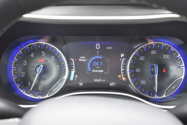 Used 2025 Chrysler Pacifica Van