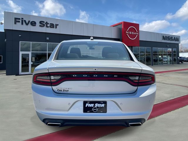 Used 2022 Silver Dodge SXT image 5