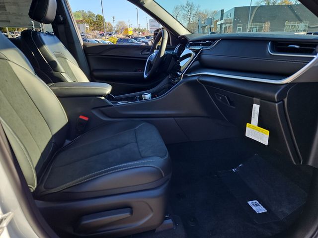 New 2025 White Jeep Altitude X image 27