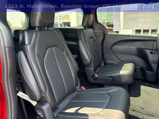 New 2025 Chrysler Pacifica Select 4D Passenger Van