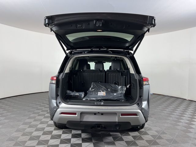 2025 Gun Metallic/Super Black Nissan Pathfinder Platinum FWD SUV