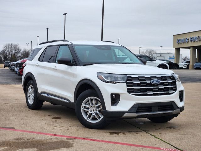 2025 Ford Explorer Active photo