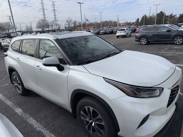 White 2023 Toyota Highlander L AWD SUV / Crossover All-Wheel Drive 8-Speed Automatic