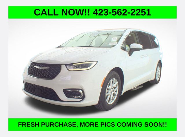 Bright White Clearcoat 2023 Chrysler Pacifica Touring L FWD Minivan Front-Wheel Drive 9-Speed Automatic