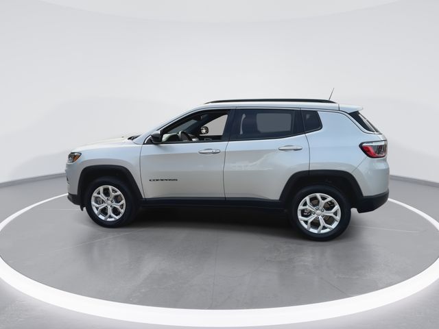 Used 2024 Silver Jeep Latitude image 6
