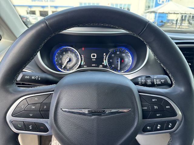 Used 2023 Chrysler Pacifica Van