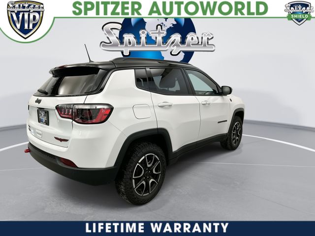 New 2026 White/off-white Jeep Trailhawk image 9