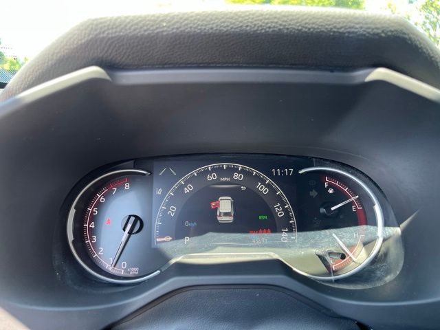 2025 Toyota RAV4 XLE - Photo 23