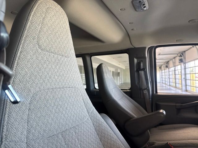 2017 Chevrolet Express 3500 LT - 6