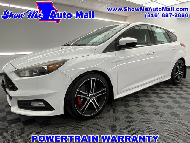 Oxford White 2016 Ford Focus ST Hatchback Front-Wheel Drive 6-Speed Manual