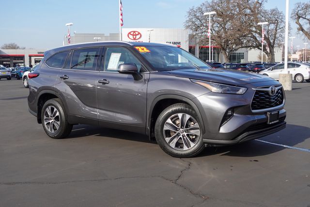 used 2022 Toyota Highlander car, priced at $33,000