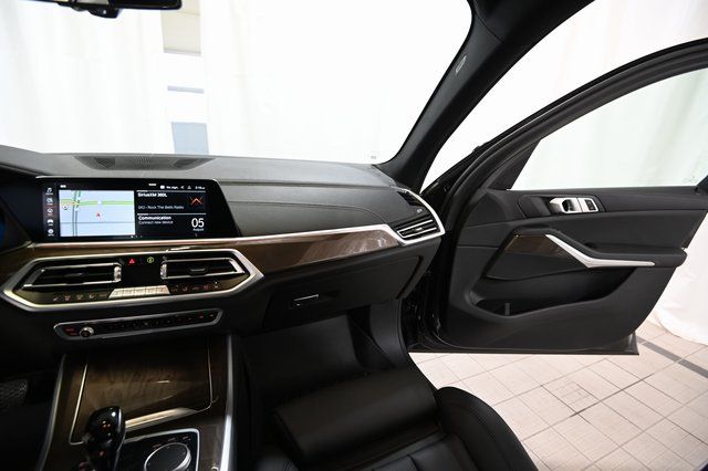 Used 2022 Black BMW xDrive40i image 32