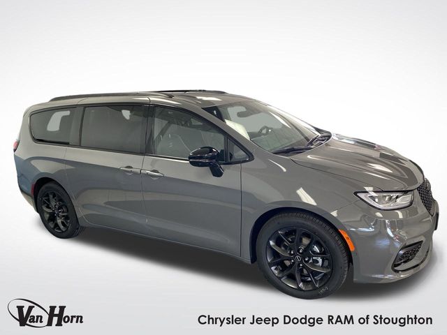 2025 Chrysler Pacifica Limited photo