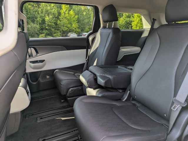 2023 Kia Carnival LX Seat Package 15