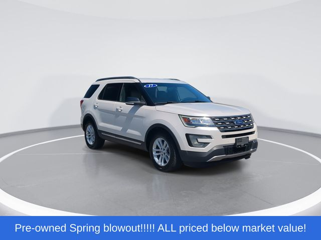Used 2017 White Ford XLT image 2
