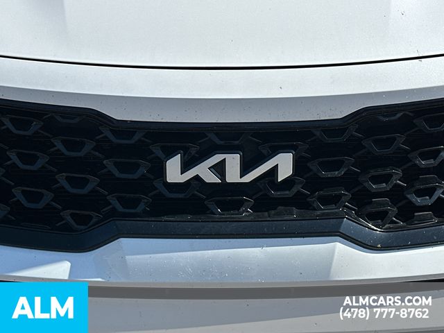 Used 2022 White Kia S image 5
