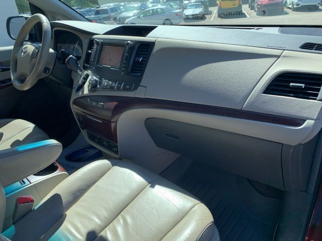2012 Toyota Sienna XLE 7-Passenger Auto Access Se photo