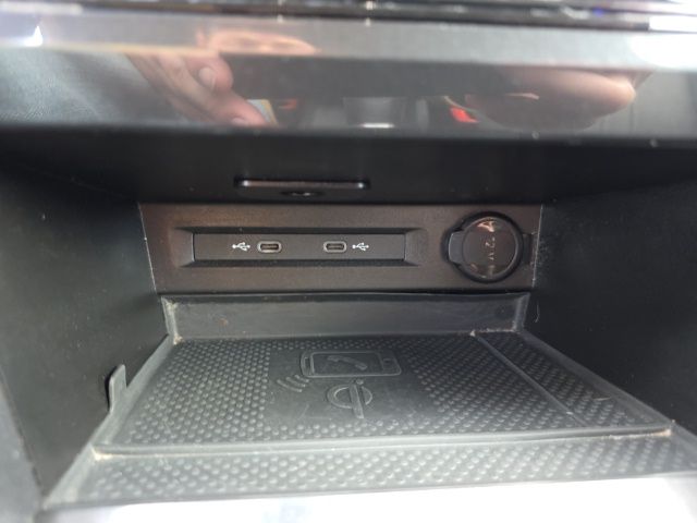 2024 Volkswagen Tiguan 2.0T SE - Pure White exterior view 19