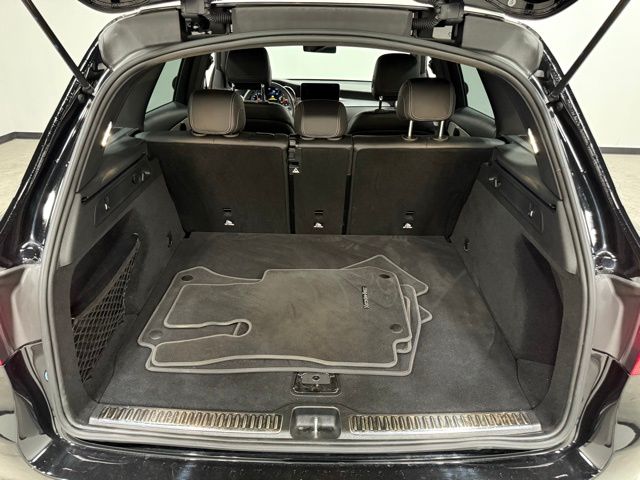 2022 Mercedes-Benz GLC GLC 300 photo