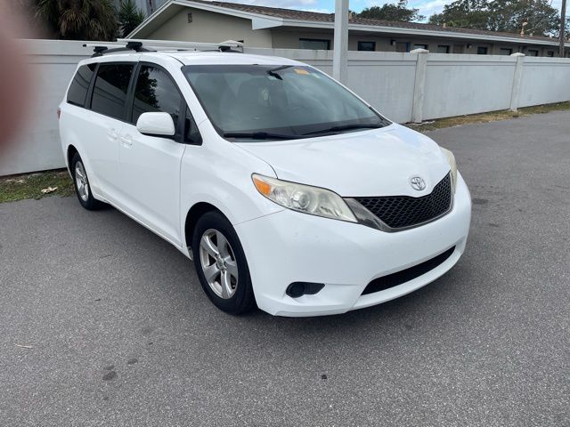 2015 Toyota Sienna LE 3