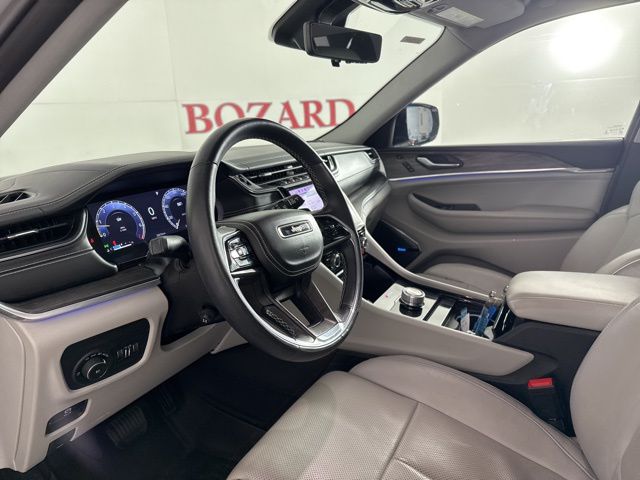 2022 Silver Zynith Jeep Grand Cherokee L Overland RWD SUV