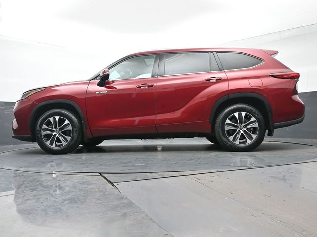 2021 Toyota Highlander Hybrid XLE 24