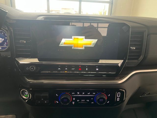 2025 Chevrolet Silverado 1500 LT photo