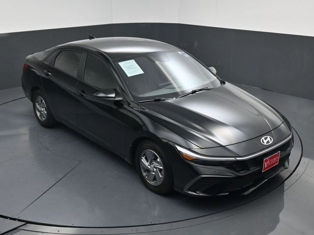2024 Hyundai Elantra SE Black at DeMontrond Auto Country