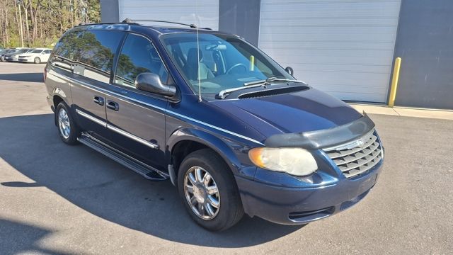 2005 Chrysler Town & Country WHEELCHAIR LIFT
