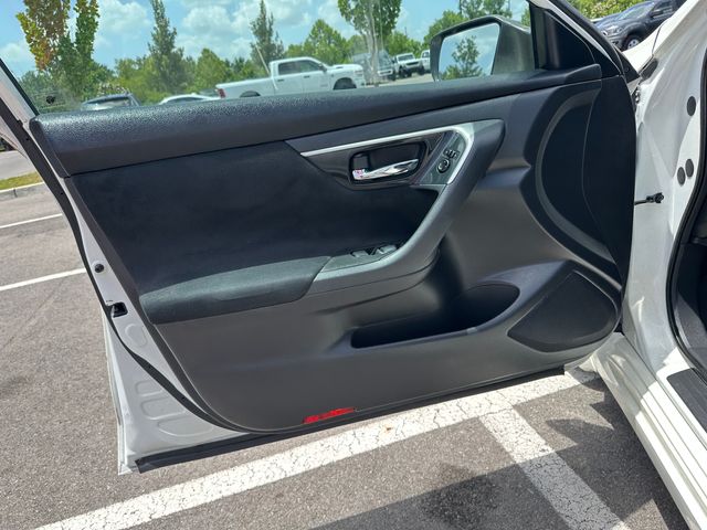 Used 2014 White Nissan 2.5 SV image 11