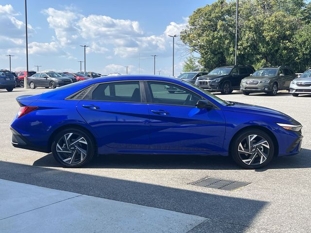 Used 2025 Blue Hyundai SEL Sport image 14