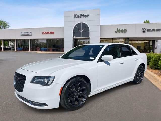 Bright White Clearcoat 2019 Chrysler 300 Sedan Rear-Wheel Drive 8-Speed Automatic