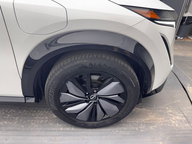 2023 Everest White Pearl Tricoat/Black Diamond Pearl Nissan Ariya ENGAGE FWD SUV