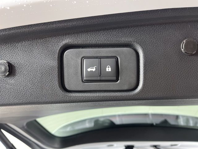 2025 Everest White Pearl Tricoat Nissan Pathfinder SL 4X4 SUV
