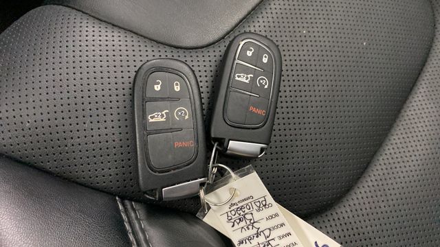 Used 2023 Diamond Black Crystal Pearlcoat Jeep Altitude image 21