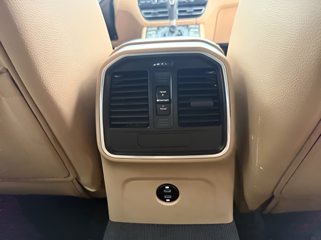 2021 Porsche Macan Base - Photo 26