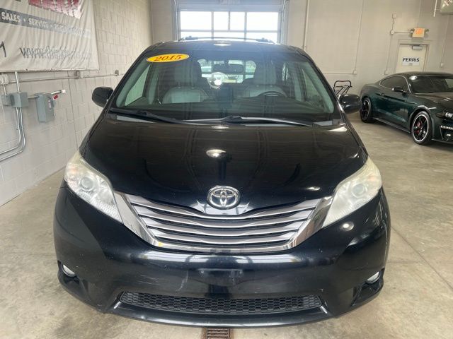 2015 Toyota Sienna XLE photo